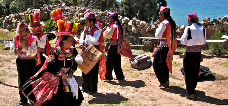 Isla Taquile Uros Clásico